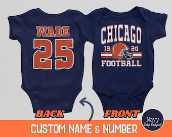 Anpassade Chicago Football Onesies®, personlig Chicago Match Day-t-shirt, trendig retro vintage-t-shirt i 80-talsstil, söt fotbollspresent till babyshowern