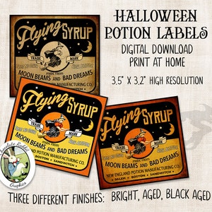 Puede incluir: Tres etiquetas de poci&oacute;n de Halloween imprimibles que muestran una bruja volando en una escoba con el texto "Flying Syrup" y "Moon Beams and Bad Dreams". Las etiquetas miden 8,9 cm por 8,1 cm y est&aacute;n disponibles en tres acabados: brillante, envejecido y envejecido en negro.