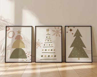 Pode incluir: Três impressões emolduradas com designs abstratos de árvores de Natal. A primeira impressão apresenta uma árvore geométrica com formas rosa, marrom e verde. A segunda impressão apresenta uma árvore com círculos e linhas verdes e marrons. A terceira impressão apresenta uma árvore verde com um tronco marrom e um fundo branco.
