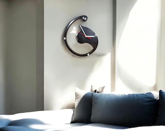 Iron cat-shaped wall clock