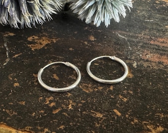 Thin hoop earrings made of 925 sterling silver, delicate silver hoop earrings, minimalist hoop earrings