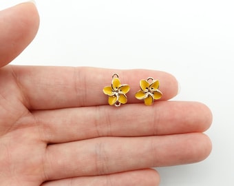 Pingente de Flor de Plumeria, Material para Confecção de Bijuterias Tropicais, Dois Estilos Disponíveis, Aprox. 12 mm de Altura x 11 mm de Largura