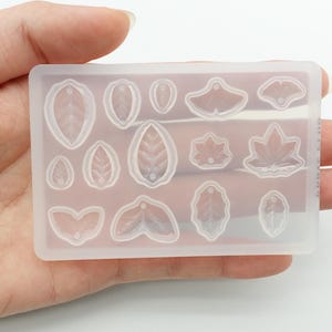 May include: A clear silicone mold with 14 different leaf shapes for crafting. The mold is made of flexible silicone and is easy to use.