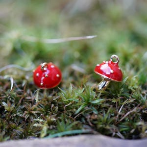Red Mushroom Charm: Gold Plated Alloy Jewelry (9x9mm)