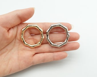 Round Bamboo-Style Keychain Clip: Decorative Alloy Carabiner Hook for Bags and Keys