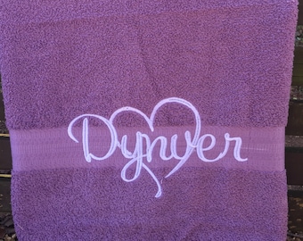 Embroidered heart and name bath towel, personalized towel, monogrammed bath towel, towel with names. family bath towels, towel set