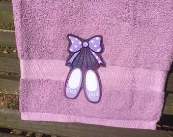 Ballet Towel, ballerina décor, ballerina bath towel, kid's bath towel, personalized bath towel, embroidered ballet slippers