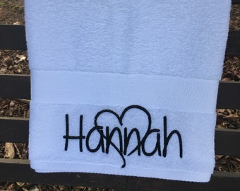Embroidered Heart Bath Towel: Personalized Name Monogram