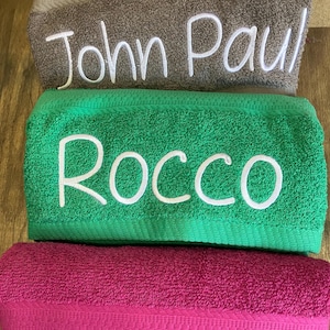 Gepersonaliseerde badhanddoek, geborduurde handdoek, badhanddoek met monogram, badkamerinrichting, handdoek met naam