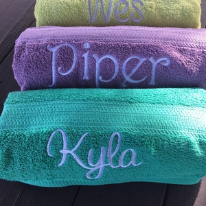 Personalized bath towel, embroidered towel, monogrammed bath towel, bathroom decor, towel with name