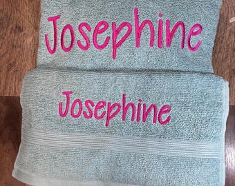 Personalized Embroidered Cotton Bath Towel: Custom Name Gift