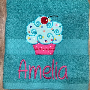 Cupcake Towel, cupcake bath towel, personalized towel, towel with name, teen girl towel, kid&#39;s bath towel, cupcake swim towel