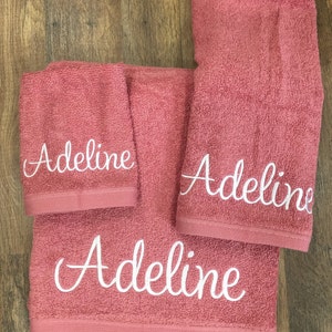 Drap de bain personnalisé, serviette brodée, serviette de bain à monogramme, déco de salle de bain, serviette avec nom image 2