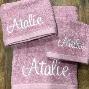 Personalized bath towel, embroidered towel, monogrammed bath towel, bathroom decor, towel with name