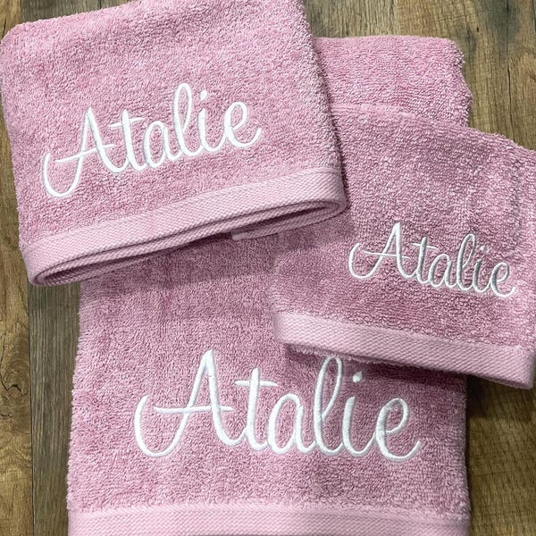 Personalized Embroidered Cotton Bath Towel: Custom Bathroom Decor