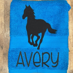 Horse Towel, horse bath towel, horse bathroom décor, horse silhouette, personalized bath towel, towel with horse, kids bath towel