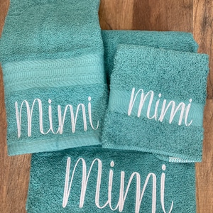 Gepersonaliseerde badhanddoek, geborduurde handdoek, badhanddoek met monogram, badkamerinrichting, handdoek met naam afbeelding 5