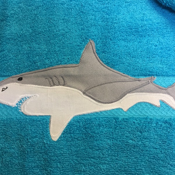 Shark towel, shark bath towel, kids shark towel, personalized towel, towel with shark, shark bathroom décor, shark swim towel, bath towel