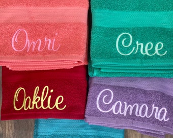 Personalized bath towel set, embroidered towel, monogrammed bath towel, Graduation gift, bathroom decor, towel with name