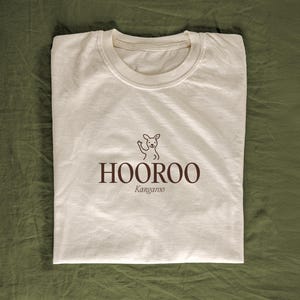 Hooroo T-Shirt: Funny Aussie Tee, Australia Day T-Shirt, Australiana shirt, Cute Animal T-Shirt, Aussie Gift, Kangaroo, Unisex
