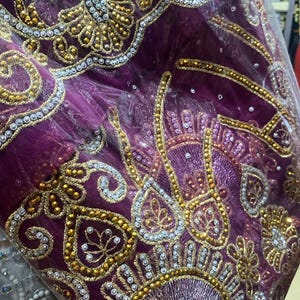 Nigerianisches Meerjungfrauenkleid aus Spitze: Asoebi-Hochzeitsstil Bild 3