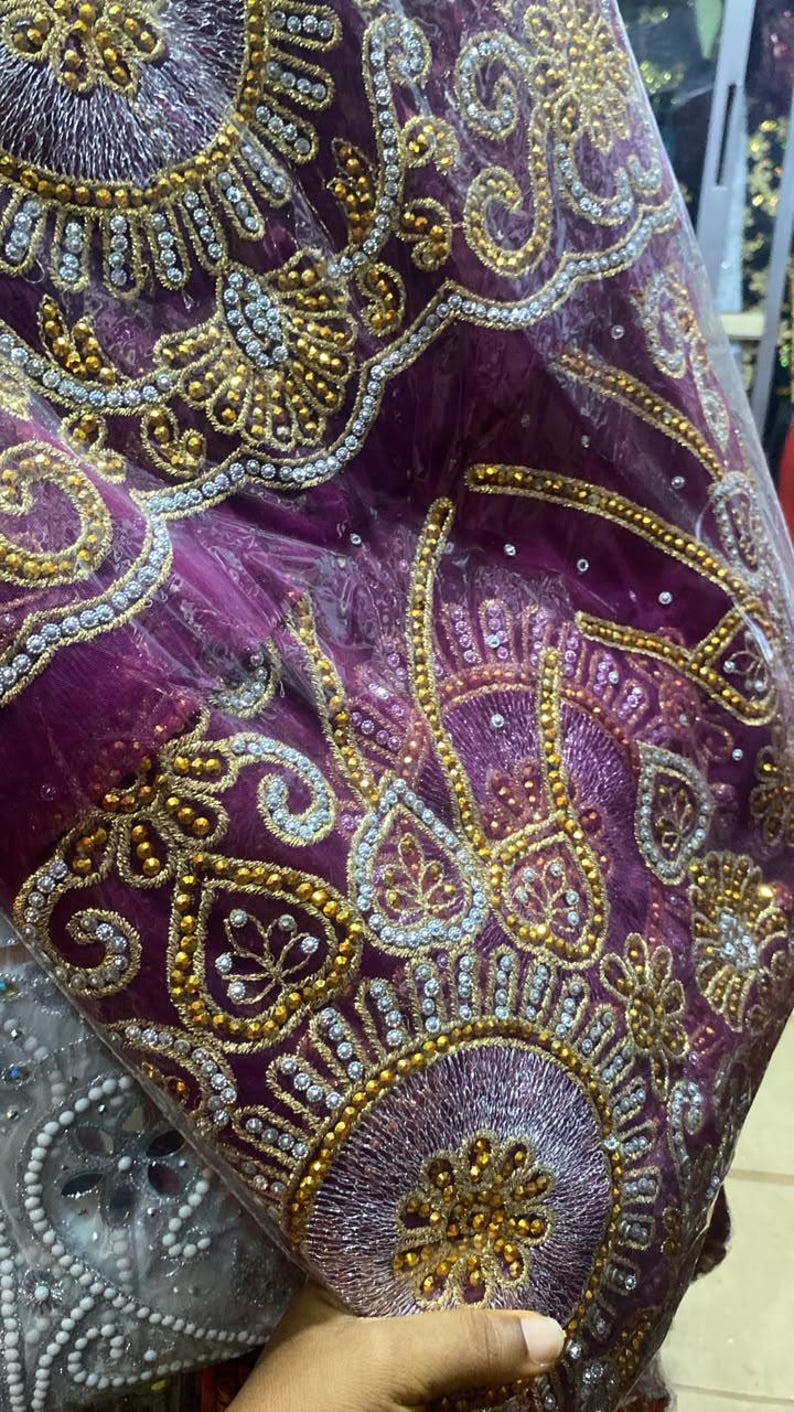 Nigerianisches Meerjungfrauenkleid aus Spitze: Asoebi-Hochzeitsstil Bild 3