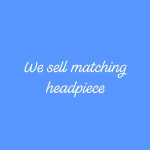 K&ouml;nnte beinhalten: Ein blauer Hintergrund mit wei&szlig;em Text, der "We sell matching headpiece" lautet.