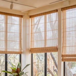 bamboo shades, bedroom blackout shades, roman shades, natural window shades, handmade, custom roman shades, kitchen roman shades。