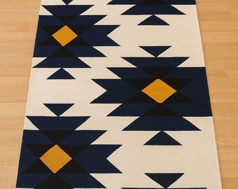 Handmade Kilim Rug: Colorful Geometric Wool Flatweave - Bohemian Tribal Design