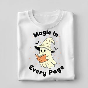 Magisk på varje sida spöke Halloween t-shirt, bokälskare t-shirt, från Hue Whimsy