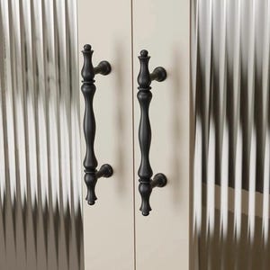 Maniglia per mobili di lusso in ottone nero opaco, maniglia per cassetti in stile francese, pomello per anta dell'armadio, maniglia a barra, ferramenta moderna per cucina, maniglia per comò