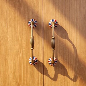 Bouton vintage en céramique peint à la main, poignée d'armoire, poignée de tiroir, poignée de commode en laiton massif, poignée de placard unique, bouton de meuble