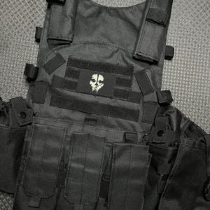 The Ghost Vest - Gilet tactique - Équipement de cosplay pour l'airsoft et le combat - Gilet tactique avec 8 sacs d'équipement