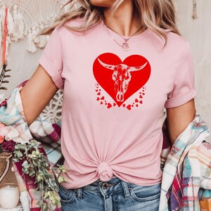 Boho Cow Skull Sweatshirt, Howdy Shirt, heart Wild West Shirt, Cowgirl Shirt, Bull Skull Shirt, Country Music Shirt, Wild West Sweatshirt