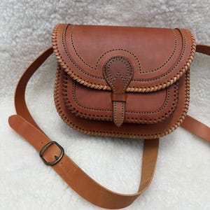 Bolso Artesanal de Cuero – Hecho a Mano en Ubrique, España | 50 Horas de Artesanía Exclusiva. Única unidad