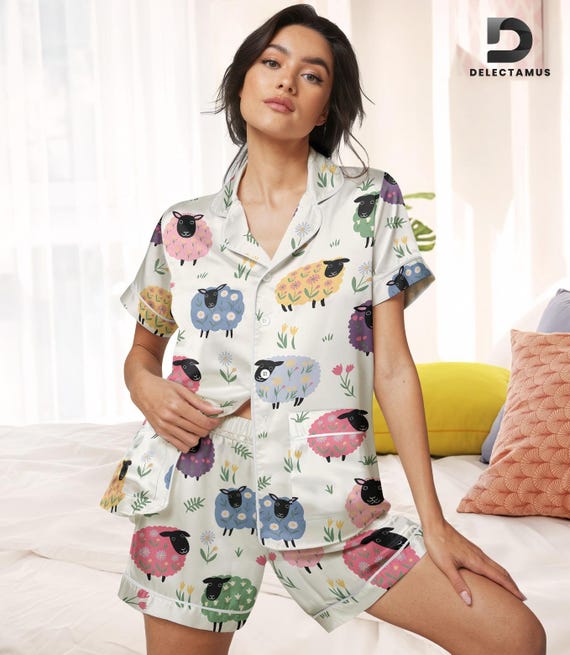 Pigiama corto in raso con motivo a pecora, pigiama in seta con