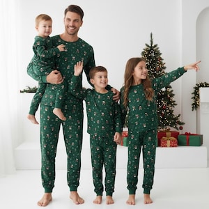 Christmas Long Sleeve Pajamas Set, Green Print Christmas Pajamas Family, Festive Matching Pajamas, Holiday Gift