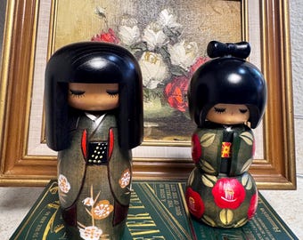 Vintage Japanese Kokeshi Dolls Pair: Hand-Painted Floral Kimono Mid-Century Decor