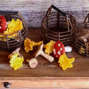 Poppenhuis 1:12 miniatuur klein paddenstoelenmandje