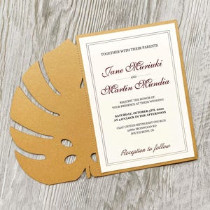 Modello di invito in formato svg con foglia di Monstera per cricut, invito a nozze hawaiano tropicale piegato a metà, cameo luau in carta tagliata al laser