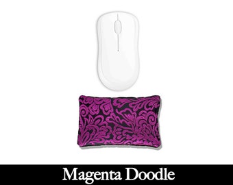 Lavish Comfort Ergonomic Mouse Wrist Rest Pad | Desktop Laptop | Semente de Linho | Lavanda Opcional | Brocado de Cetim/Veludo -Magenta Doodle