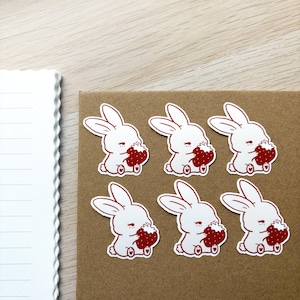 vinyles autocollants mini fraises lapin | imperméable, autocollant mignon, papeterie, fraises, journal intime, agendas, bujo, lapins, livre, paquet de 6