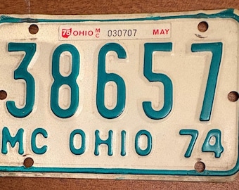 Placa de matrícula de motocicleta de Ohio de 1974 en buen estado.