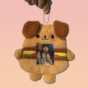 Portatarjetas fotográficas con forma de perro hamburguesa / Portatarjetas fotográficas de peluche suave / Carpeta / Portatarjetas estético lindo y esponjoso / Llavero Kpop / Regalo Kpop para ella