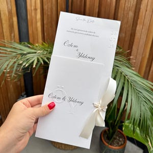 Save the date boda blanco con cinta elegante