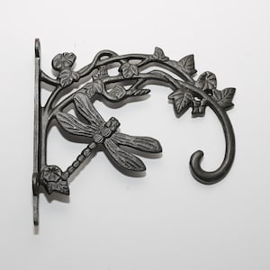 Dragonfly Hook Bracket – Cast Iron Wall Hanger for Planters, Bird Feeders, Lanterns – Nature Garden Decor – Outdoor Rustic Style