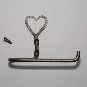 Heart Toilet Roll Holder Hand-Forged Wrought-Iron – Wall Mounted Hand Towel Holder – Rustic Farmhouse Vintage Decorative Bathroom Hardware
