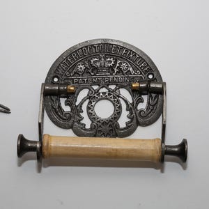 Toilet Roll Holder – Wall Mounted Antique Iron Hand Towel Holder – Vintage Victorian Decorative Bathroom Hardware – Rustic Paper Dispenser