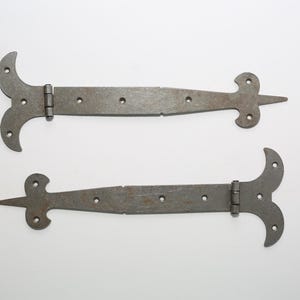Hand-Forged Wrought Iron Cabinet Hinges – For Kitchen Cupboard Doors, Shutters, Chest Boxes or Trunks – Ornate Rustic Fleur-de-Lis Strap 1pc