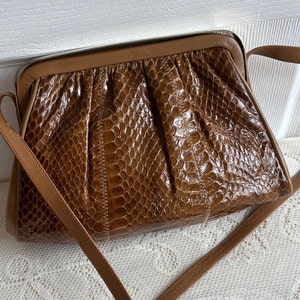 Cartera de piel de serpiente marrón medio de los años 70 Coret Canada Vintage